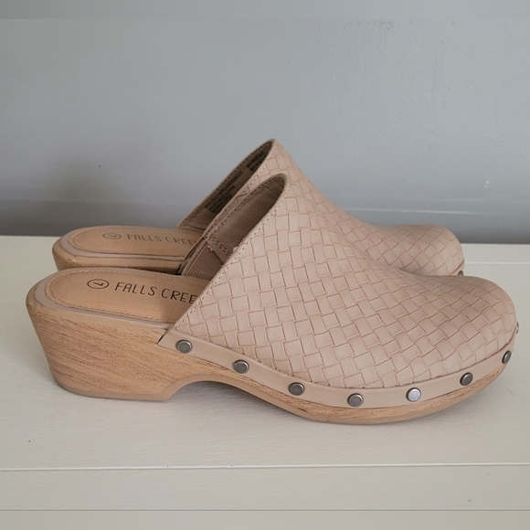 Woven tan clogs - Picture 3 of 4